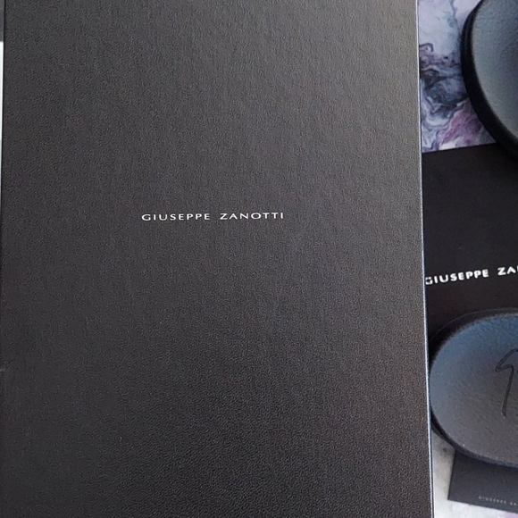 Giuseppe Zanotti Slides - Picture 6 of 6